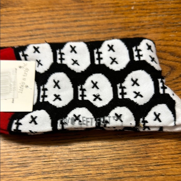 Black and White Skull Pattern Socks - Picture 4 of 4